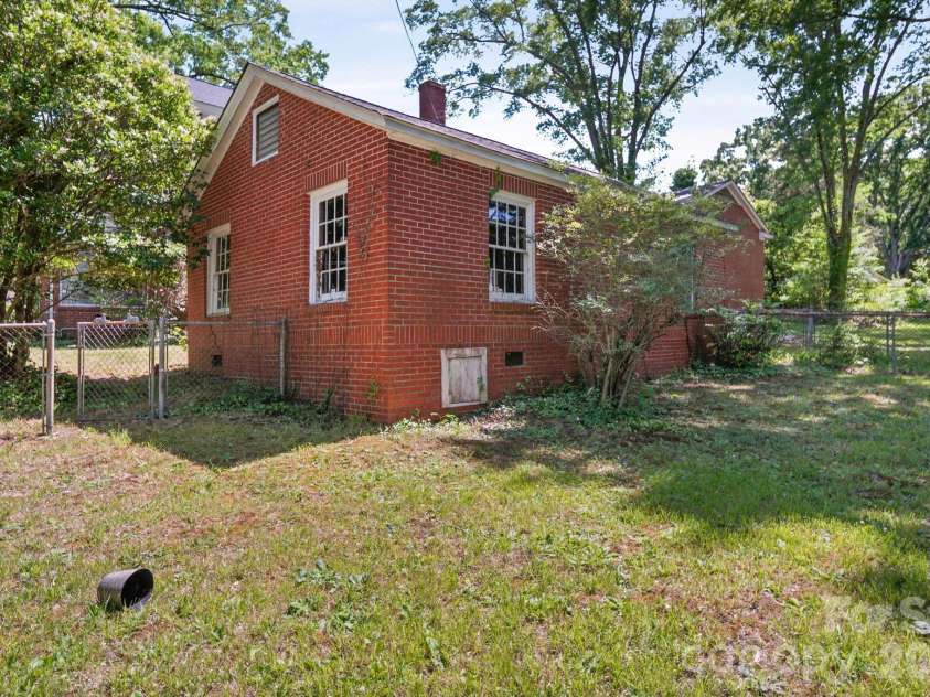 1510 Jackson Road, Gastonia, NC 28052.  MLS# CAR4383504, YatesRealty ID 23402. 