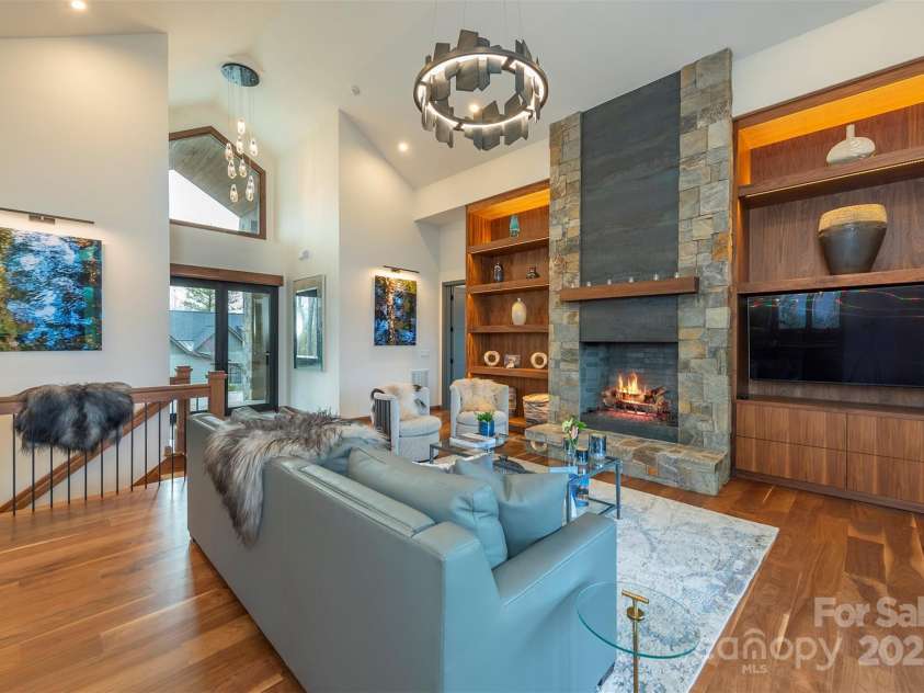 158 Riverbend Forest Drive, Asheville, NC 28805.  MLS# CAR4240684, YatesRealty ID 23402. 