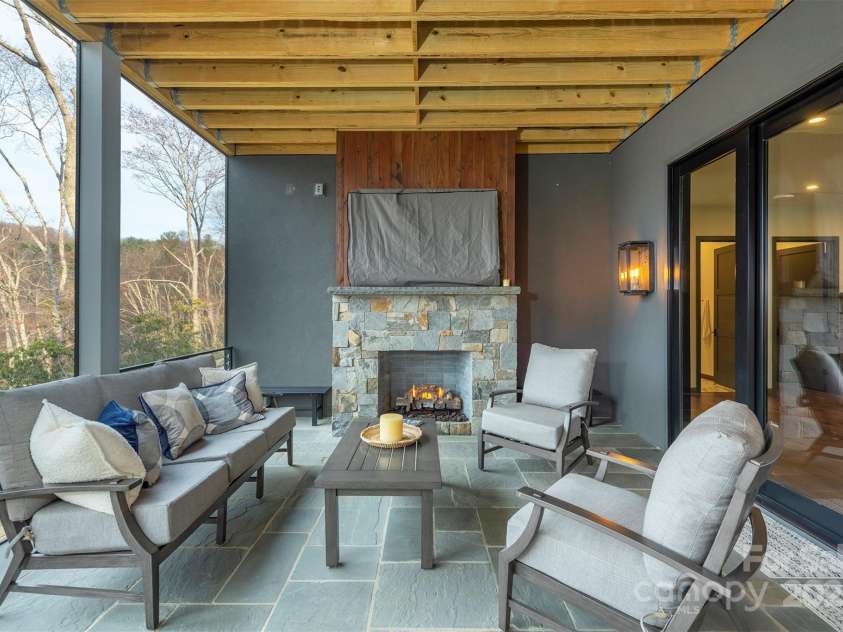 158 Riverbend Forest Drive, Asheville, NC 28805.  MLS# CAR4240684, YatesRealty ID 23402. 