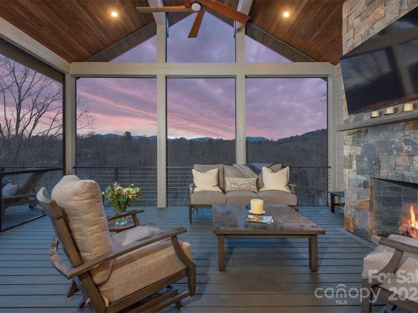 158 Riverbend Forest Drive, Asheville, NC 28805.  MLS# CAR4240684, YatesRealty ID 23402. 