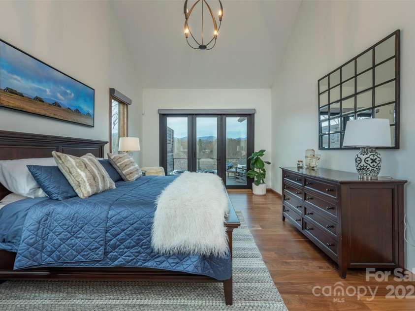 158 Riverbend Forest Drive, Asheville, NC 28805.  MLS# CAR4240684, YatesRealty ID 23402. 