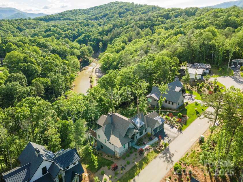 158 Riverbend Forest Drive, Asheville, NC 28805.  MLS# CAR4240684, YatesRealty ID 23402. 