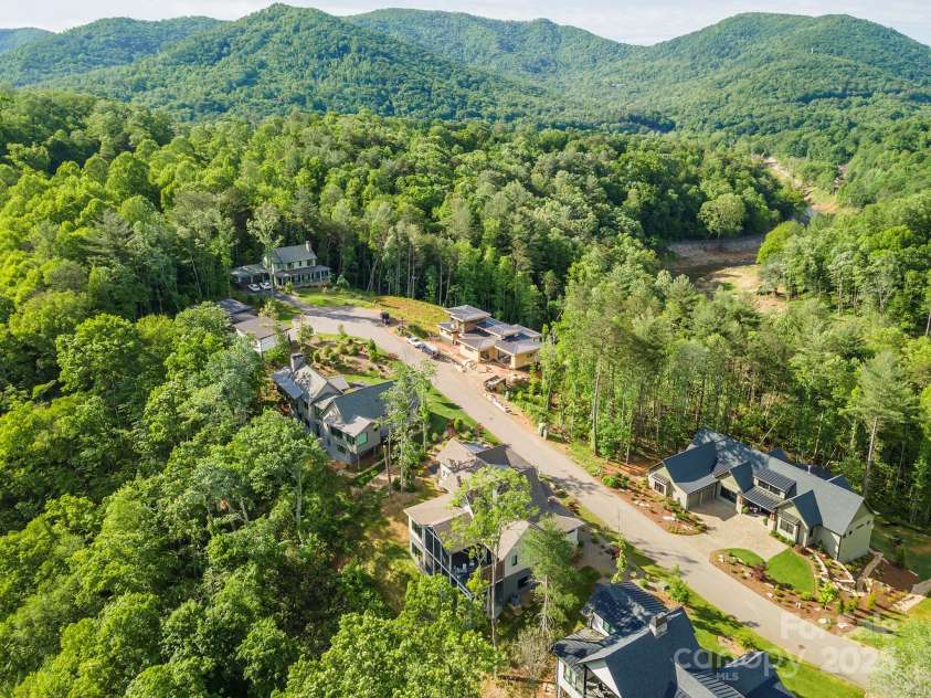158 Riverbend Forest Drive, Asheville, NC 28805.  MLS# CAR4240684, YatesRealty ID 23402. 