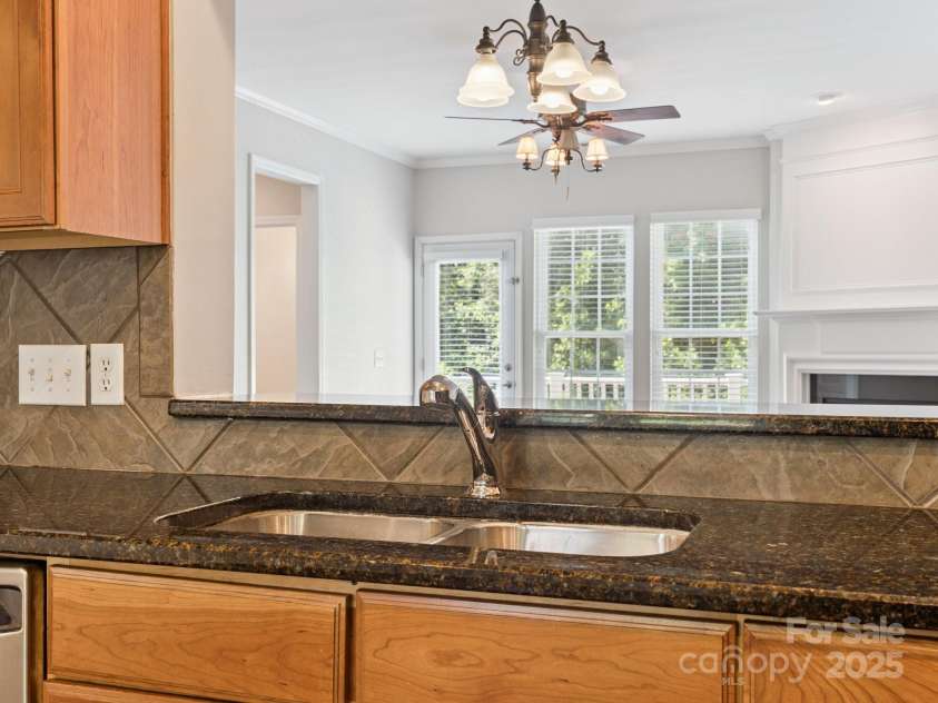 570 Sixth Baxter Crossing, Fort Mill, SC 29708.  MLS# CAR4275580, YatesRealty ID 23403. Kitchen