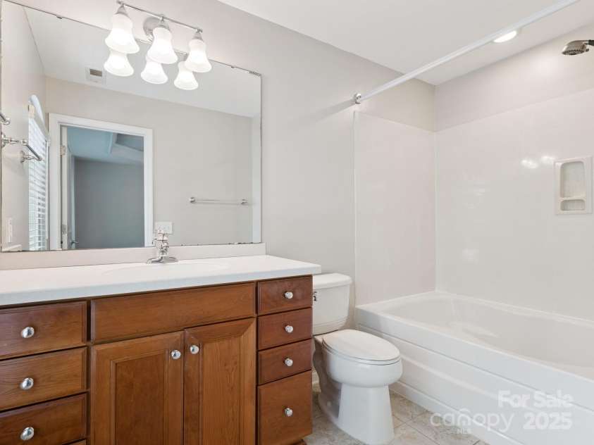 570 Sixth Baxter Crossing, Fort Mill, SC 29708.  MLS# CAR4275580, YatesRealty ID 23403. Primary private bathroom with garden tub.