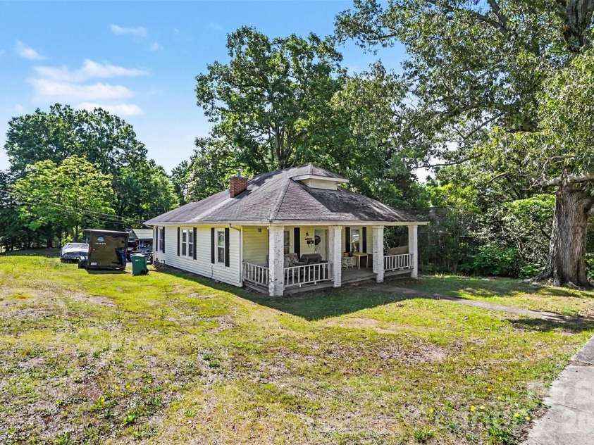 603 4th Street, Albemarle, NC 28001.  MLS# CAR4380717, YatesRealty ID 23403. 