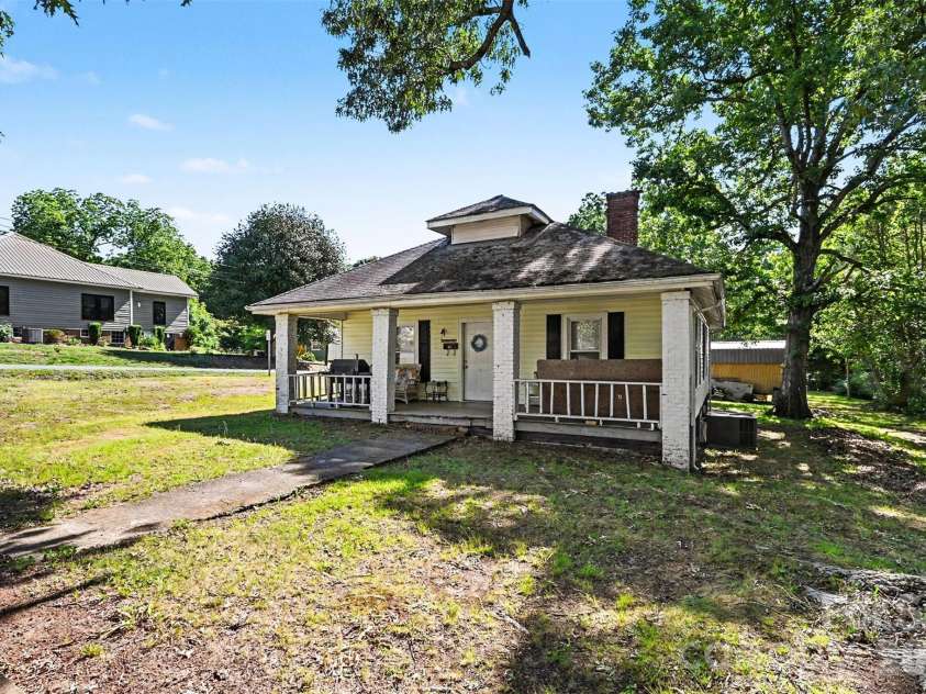 603 4th Street, Albemarle, NC 28001.  MLS# CAR4380717, YatesRealty ID 23403. 