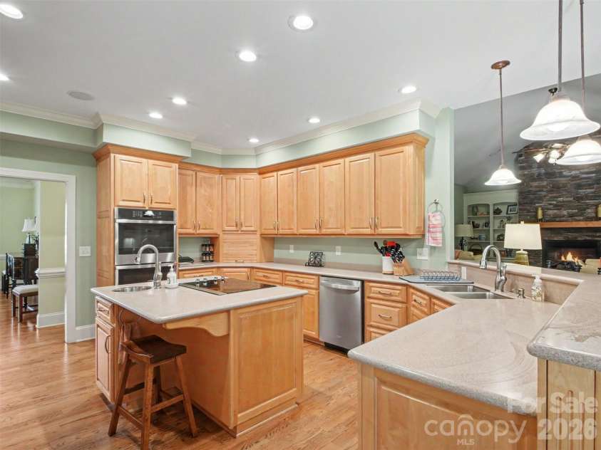 1422 Stone Gate Drive, Shelby, NC 28150.  MLS# CAR4358985, YatesRealty ID 23404. ...abundant cabinet and counter space, a bar that wraps around into the family room,...