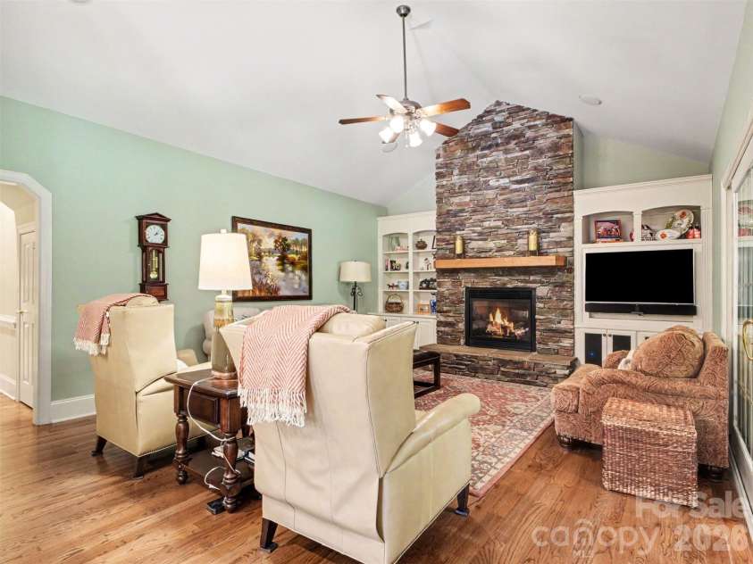 1422 Stone Gate Drive, Shelby, NC 28150.  MLS# CAR4358985, YatesRealty ID 23404. The kitchen/breakfast area flows into this fabulous family room with a vaulted ceiling...