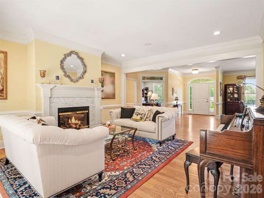 1422 Stone Gate Drive, Shelby, NC 28150.  MLS# CAR4358985, YatesRealty ID 23404. The living room has 9' ceilings and a gas fireplace that includes a remote and blower.