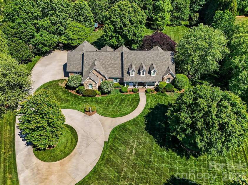 1422 Stone Gate Drive, Shelby, NC 28150.  MLS# CAR4358985, YatesRealty ID 23404. You do not want to miss this property!