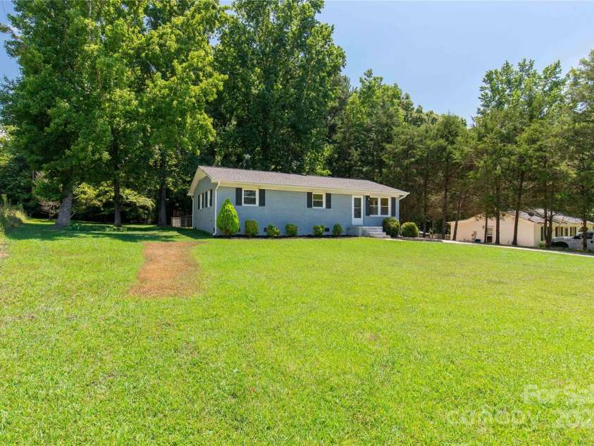 203 Nottingham Drive, York, SC 29745.  MLS# CAR4275788, YatesRealty ID 23405. 