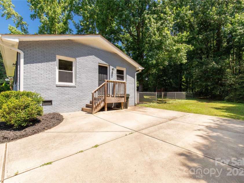 203 Nottingham Drive, York, SC 29745.  MLS# CAR4275788, YatesRealty ID 23405. 