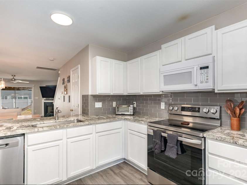 1227 Triece Lane, Charlotte, NC 28215.  MLS# CAR4238144, YatesRealty ID 23406. 