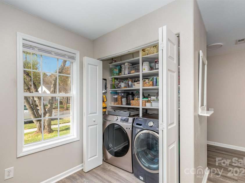 1227 Triece Lane, Charlotte, NC 28215.  MLS# CAR4238144, YatesRealty ID 23406. 