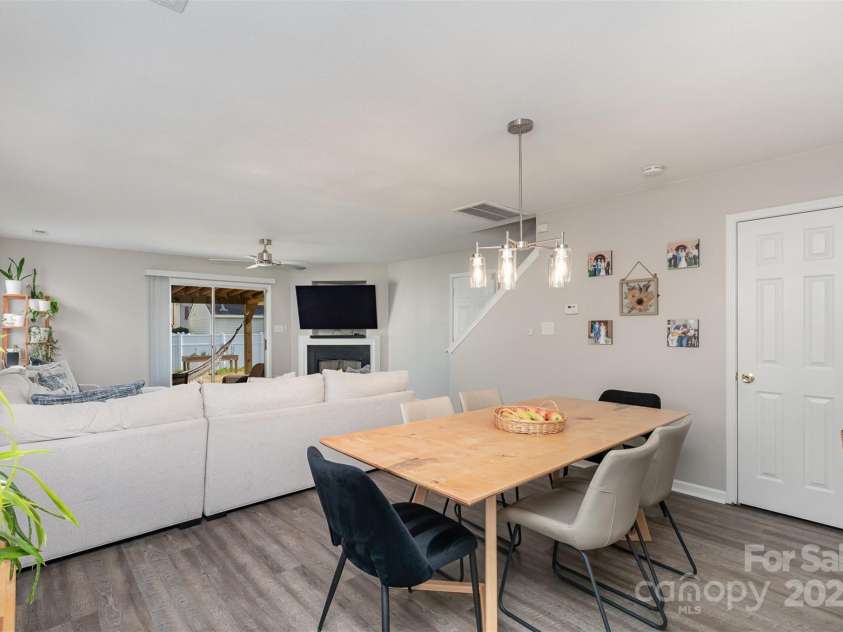 1227 Triece Lane, Charlotte, NC 28215.  MLS# CAR4238144, YatesRealty ID 23406. 