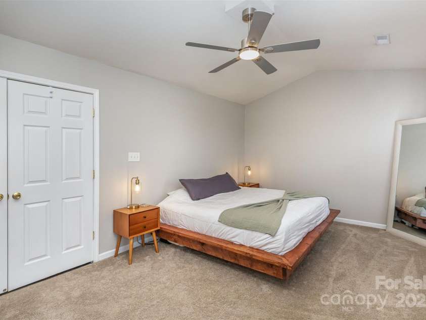 1227 Triece Lane, Charlotte, NC 28215.  MLS# CAR4238144, YatesRealty ID 23406. 