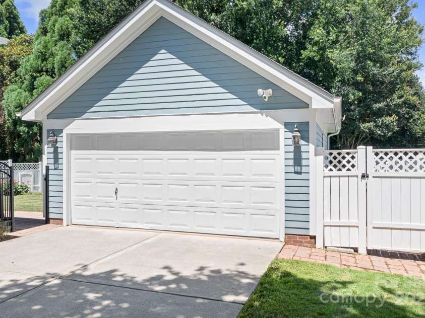 15838 Trenton Place Road, Huntersville, NC 28078.  MLS# CAR4272281, YatesRealty ID 23408. 