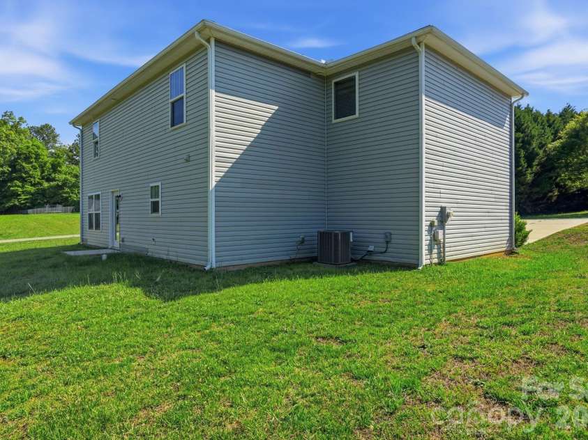 502 Coffeetree Lane, Stanley, NC 28164.  MLS# CAR4381176, YatesRealty ID 23409. 