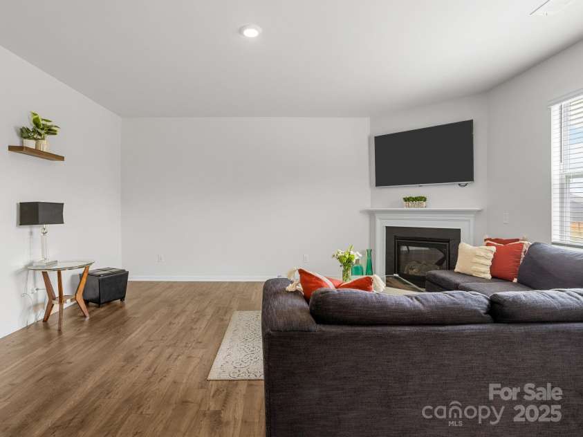 7007 Manse Court, Boiling Springs, SC 29316.  MLS# CAR4260062, YatesRealty ID 23409. It even comes with a fire place