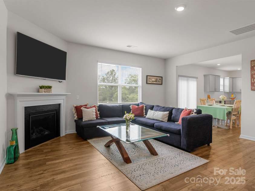 7007 Manse Court, Boiling Springs, SC 29316.  MLS# CAR4260062, YatesRealty ID 23409. Lot's of natural light with a great view.