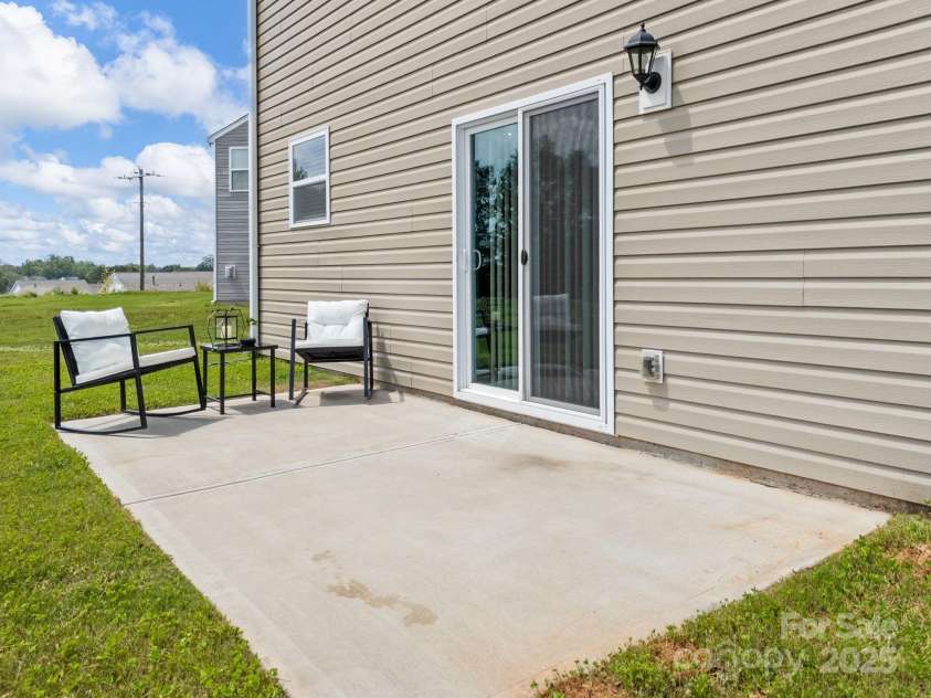 7007 Manse Court, Boiling Springs, SC 29316.  MLS# CAR4260062, YatesRealty ID 23409. Patio on the back