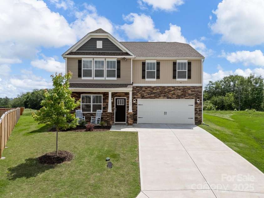 7007 Manse Court, Boiling Springs, SC 29316.  MLS# CAR4260062, YatesRealty ID 23409. Welcome to your new home!