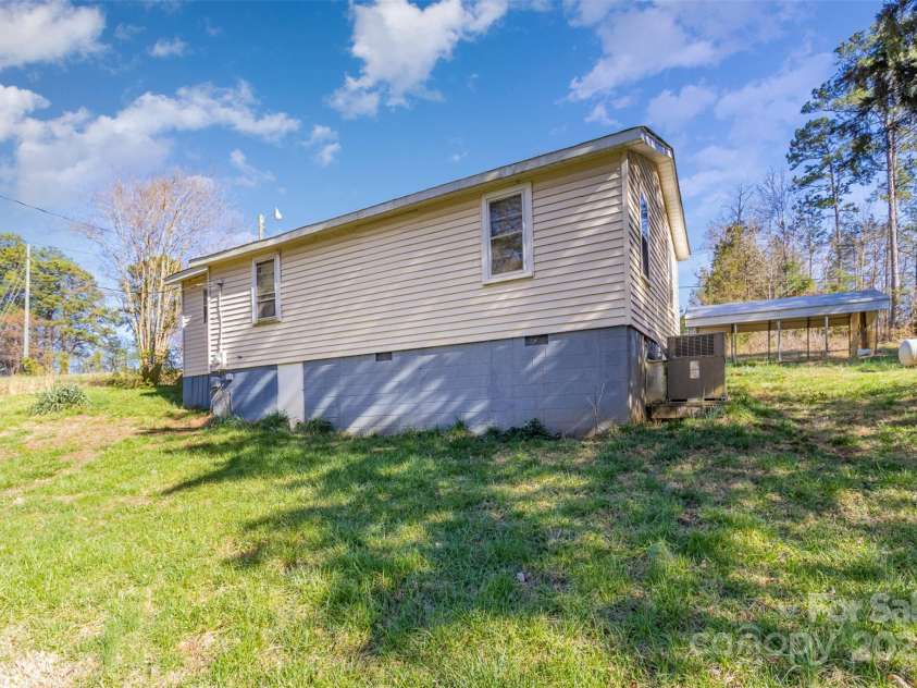 456 Burnt Gin Road, Gaffney, SC 29340.  MLS# CAR4234025, YatesRealty ID 2341. 