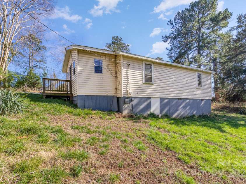 456 Burnt Gin Road, Gaffney, SC 29340.  MLS# CAR4234025, YatesRealty ID 2341. 