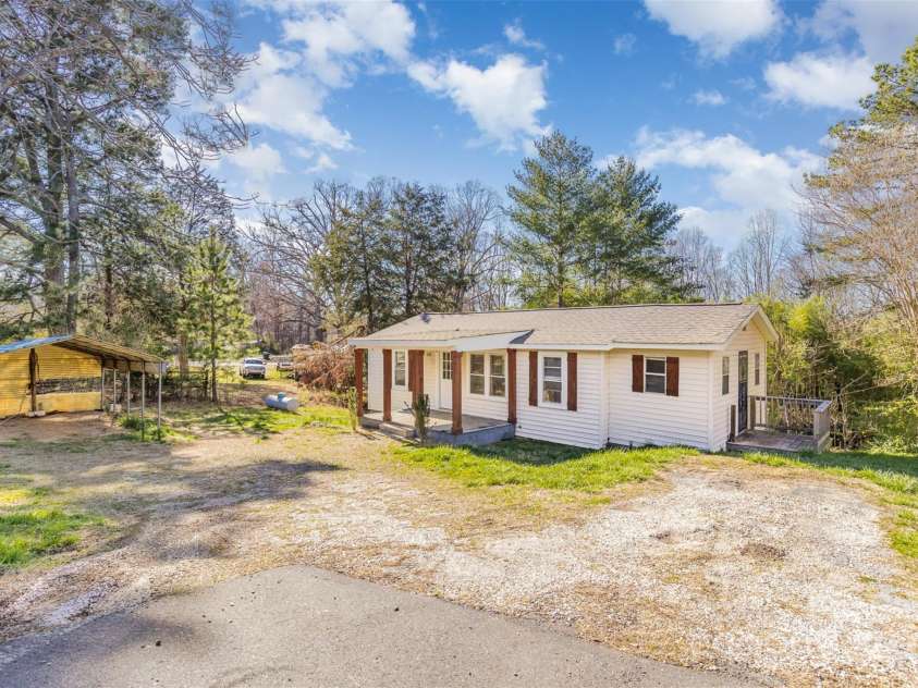 456 Burnt Gin Road, Gaffney, SC 29340.  MLS# CAR4234025, YatesRealty ID 2341. 