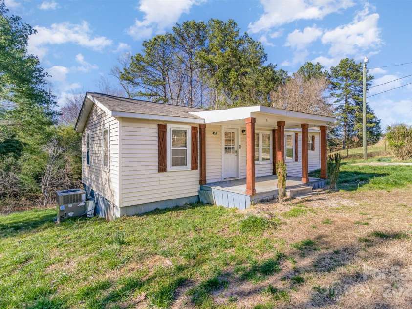 456 Burnt Gin Road, Gaffney, SC 29340.  MLS# CAR4234025, YatesRealty ID 2341. 