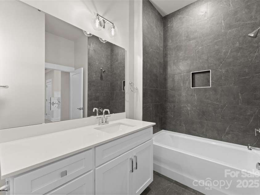 179 Heartland Drive, Rock Hill, SC 29732.  MLS# CAR4106115, YatesRealty ID 23410. Hall Bath Down