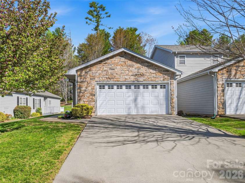 23 Holiday Drive, Arden, NC 28704.  MLS# CAR4383407, YatesRealty ID 23413. 