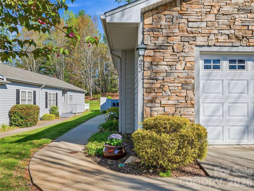23 Holiday Drive, Arden, NC 28704.  MLS# CAR4383407, YatesRealty ID 23413. 