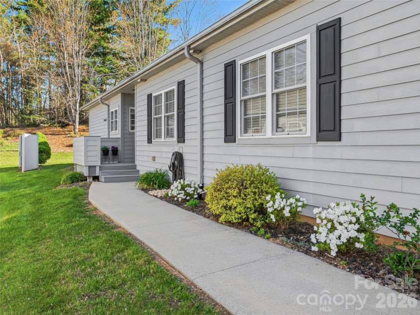 23 Holiday Drive, Arden, NC 28704.  MLS# CAR4383407, YatesRealty ID 23413. 