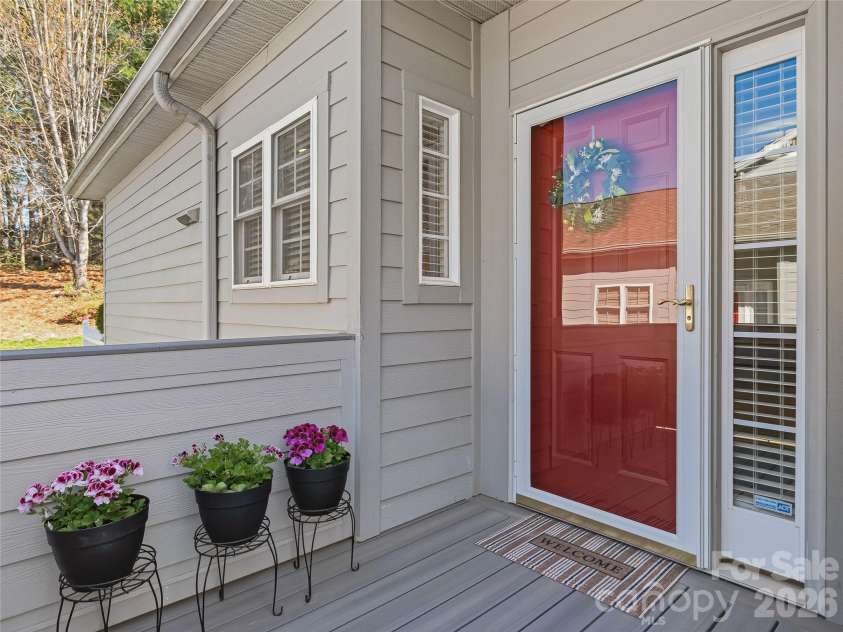 23 Holiday Drive, Arden, NC 28704.  MLS# CAR4383407, YatesRealty ID 23413. 