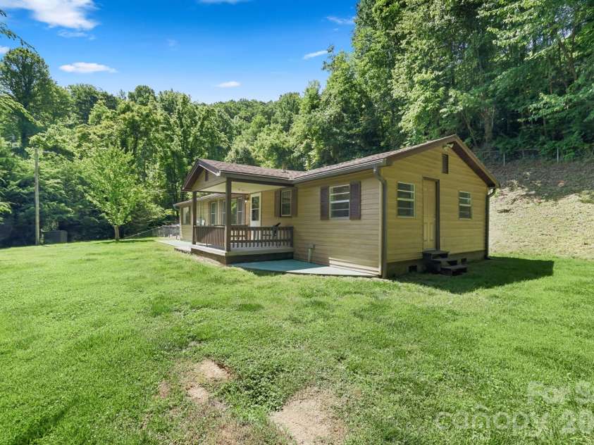 270 Slim Dillard Road, Sylva, NC 28779.  MLS# CAR4383810, YatesRealty ID 23415. 