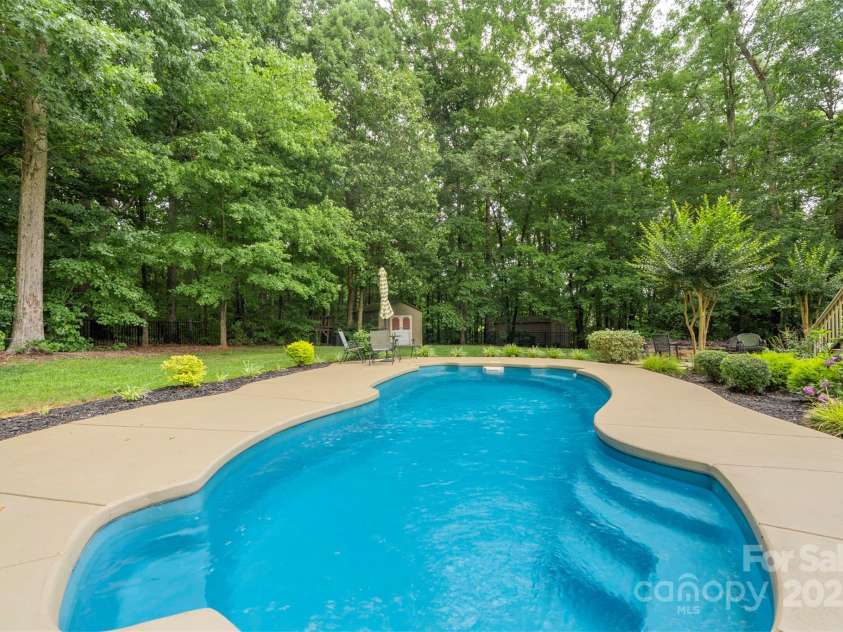 6006 Casswell Circle, Matthews, NC 28104.  MLS# CAR4269792, YatesRealty ID 23415. 