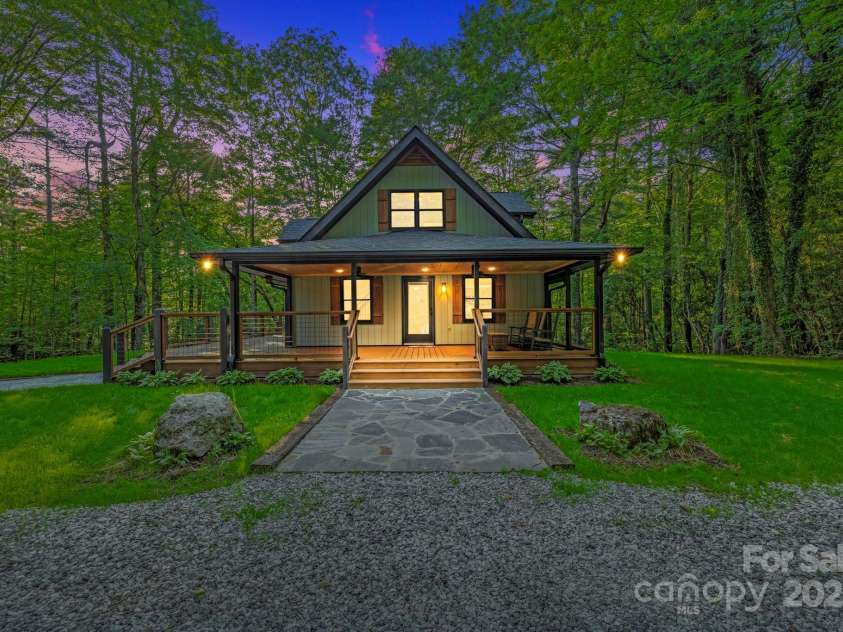 327 Flat Ridge Drive, Lake Toxaway, NC 28774.  MLS# CAR4270374, YatesRealty ID 23416. 