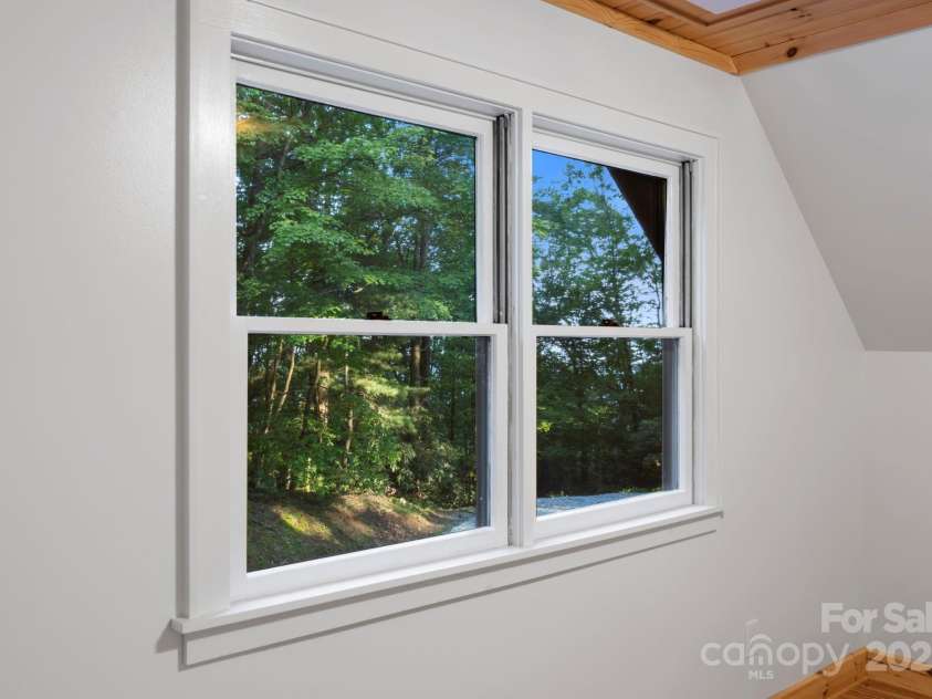 327 Flat Ridge Drive, Lake Toxaway, NC 28774.  MLS# CAR4270374, YatesRealty ID 23416. 