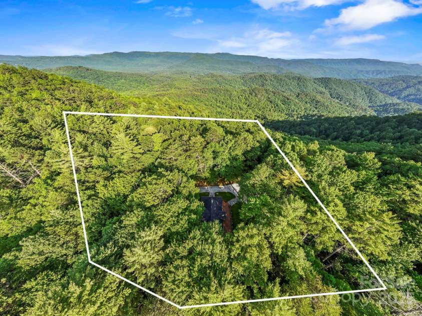 327 Flat Ridge Drive, Lake Toxaway, NC 28774.  MLS# CAR4270374, YatesRealty ID 23416. Beautiful location