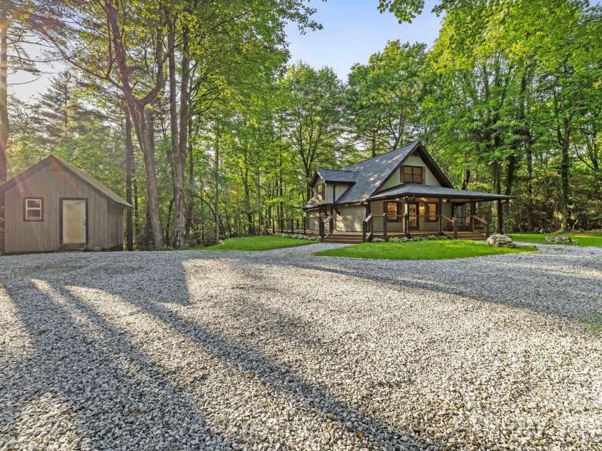327 Flat Ridge Drive, Lake Toxaway, NC 28774.  MLS# CAR4270374, YatesRealty ID 23416. Large gravel driveway