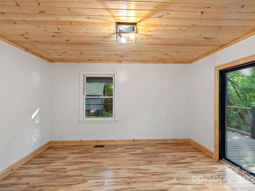 327 Flat Ridge Drive, Lake Toxaway, NC 28774.  MLS# CAR4270374, YatesRealty ID 23416. Lower bedroom