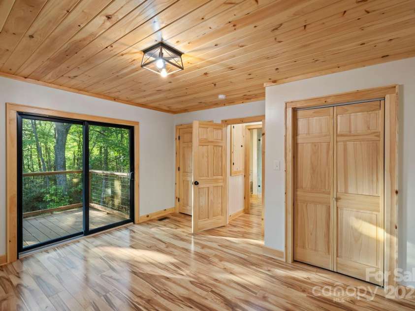 327 Flat Ridge Drive, Lake Toxaway, NC 28774.  MLS# CAR4270374, YatesRealty ID 23416. Lower bedroom 