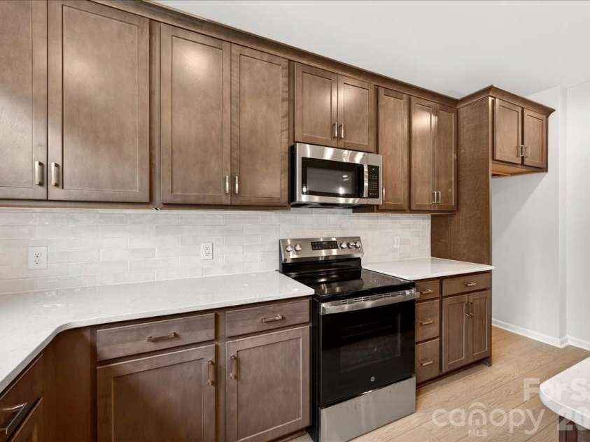 6323 Haller Street, Charlotte, NC 28227.  MLS# CAR4383894, YatesRealty ID 23419. Ample counter space