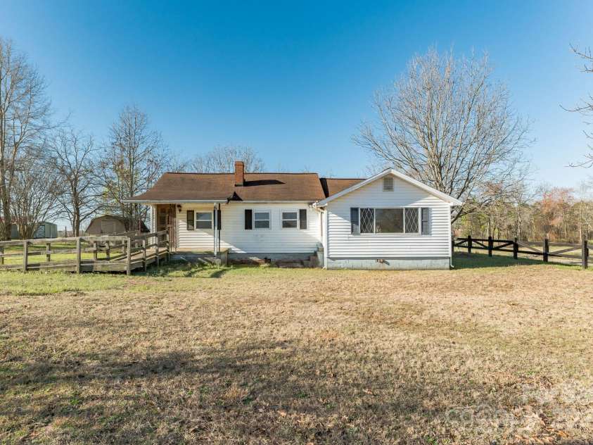 3467 Clearview Lane, Maiden, NC 28650.  MLS# CAR4235224, YatesRealty ID 2342. 