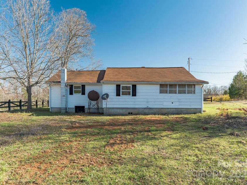 3467 Clearview Lane, Maiden, NC 28650.  MLS# CAR4235224, YatesRealty ID 2342. 