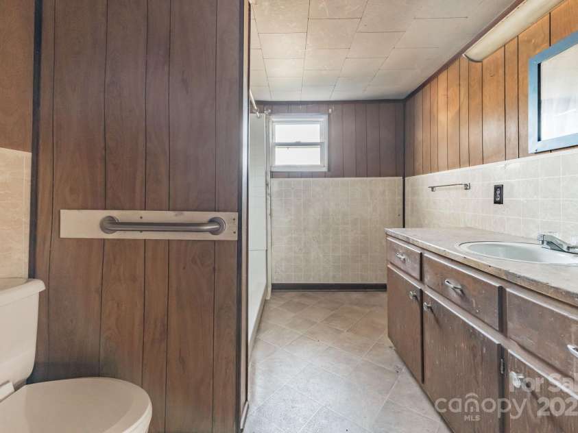 3467 Clearview Lane, Maiden, NC 28650.  MLS# CAR4235224, YatesRealty ID 2342. 