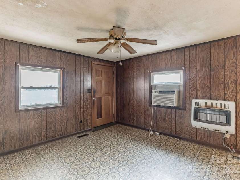 3467 Clearview Lane, Maiden, NC 28650.  MLS# CAR4235224, YatesRealty ID 2342. 