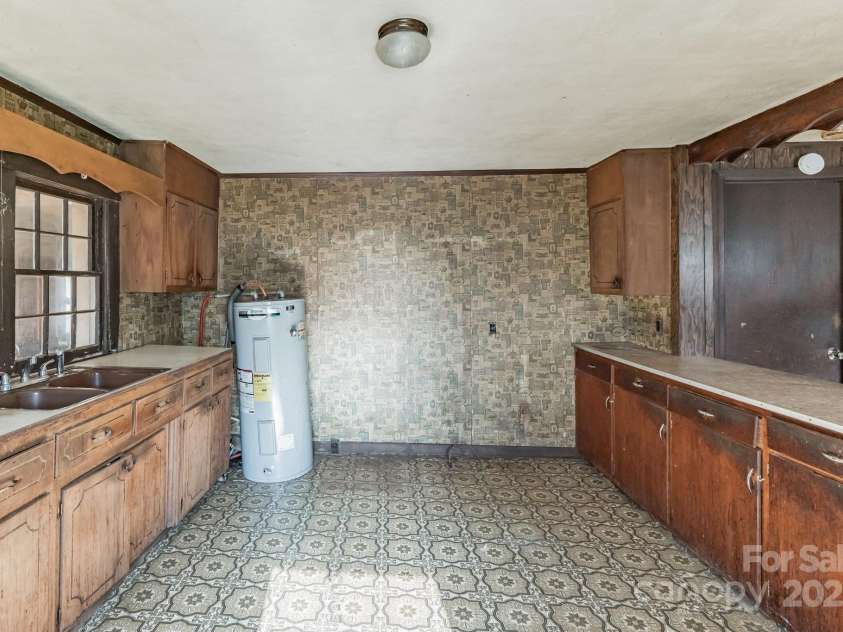 3467 Clearview Lane, Maiden, NC 28650.  MLS# CAR4235224, YatesRealty ID 2342. 